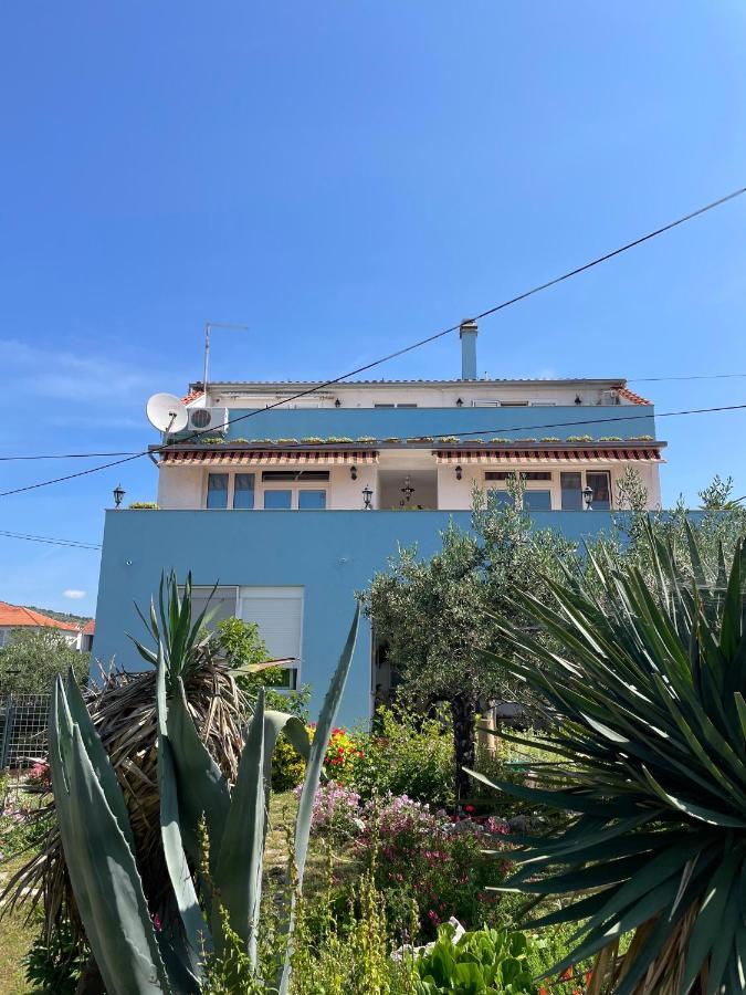 Mare I Kate Apartmani Tribalj Exterior foto